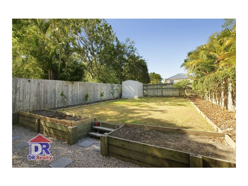 8a Brennan Rd, Scarborough QLD 4020