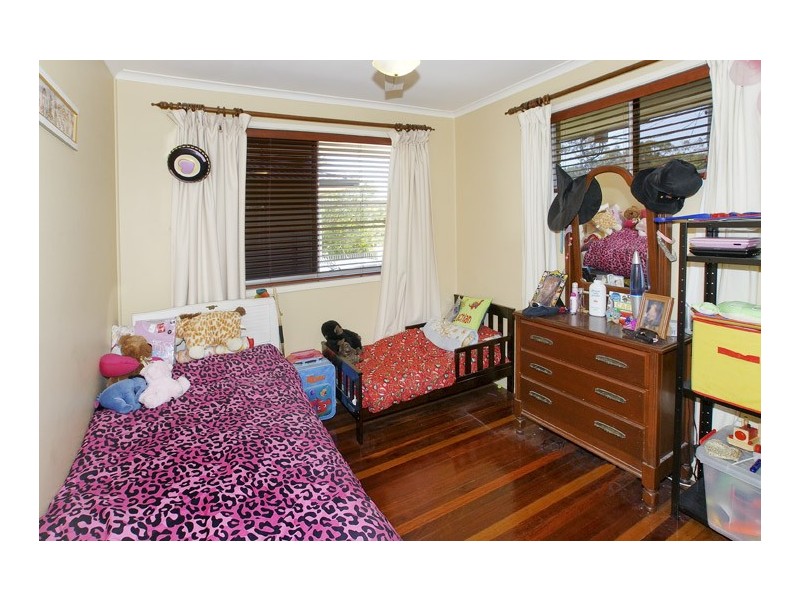 22 Marigold St, Margate QLD 4019