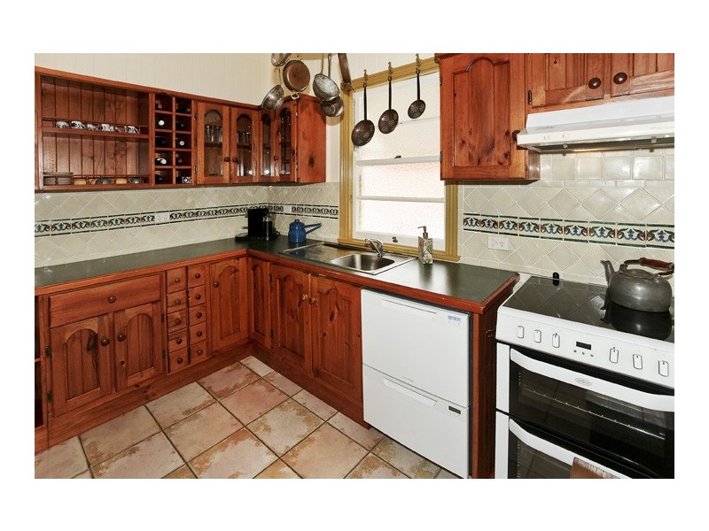 6 Bailey St, Woody Point QLD 4019