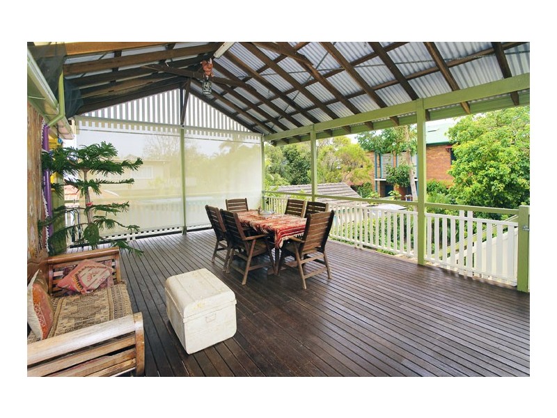 6 Bailey St, Woody Point QLD 4019