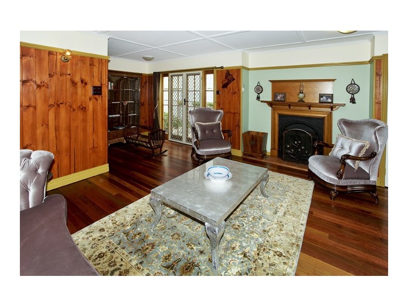 6 Bailey St, Woody Point QLD 4019