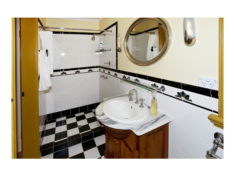 6 Bailey St, Woody Point QLD 4019