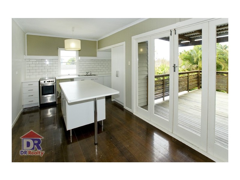 17 Campbell St, Scarborough QLD 4020