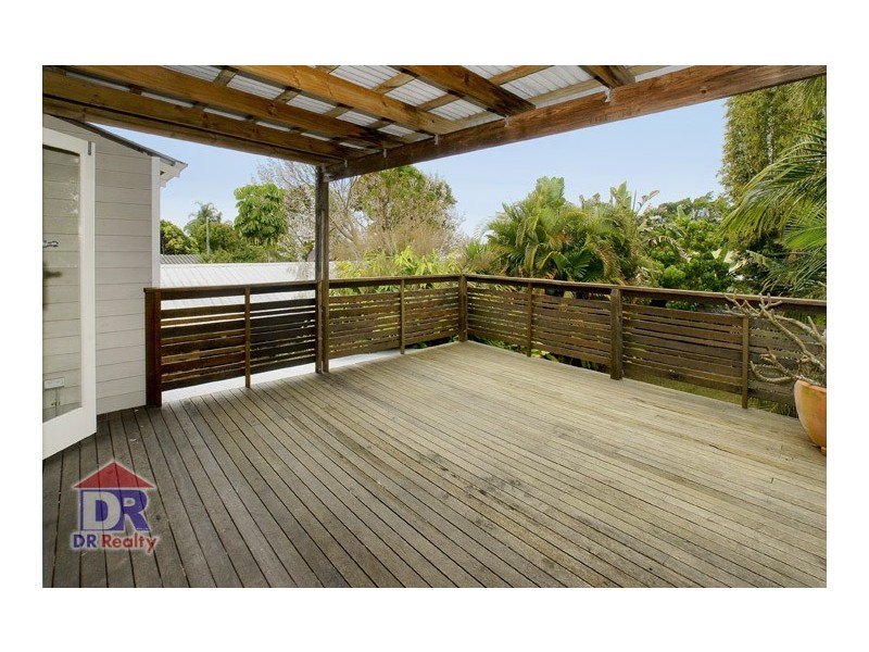 17 Campbell St, Scarborough QLD 4020