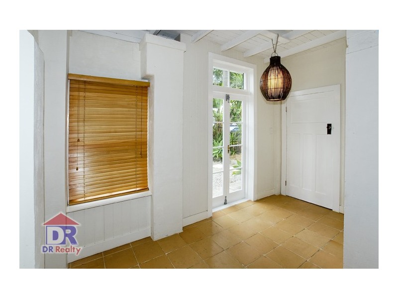 17 Campbell St, Scarborough QLD 4020