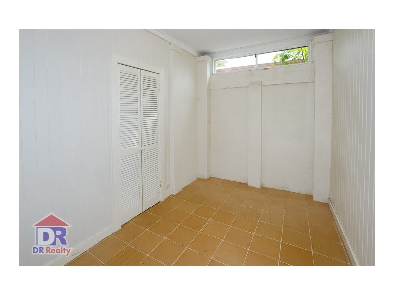 17 Campbell St, Scarborough QLD 4020