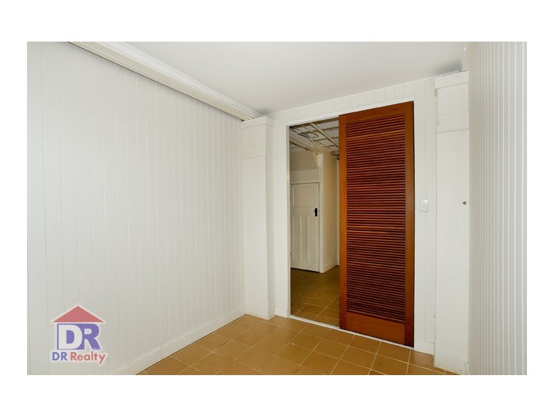 17 Campbell St, Scarborough QLD 4020