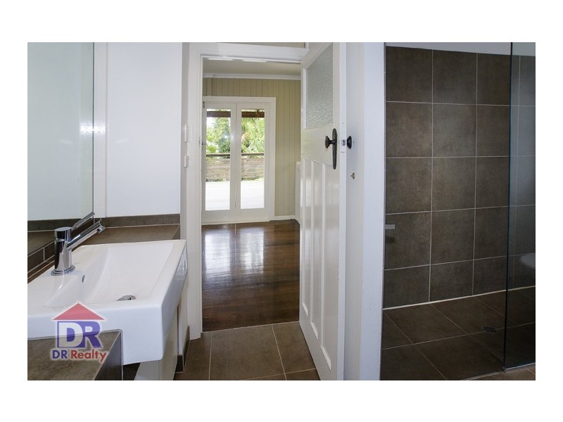 17 Campbell St, Scarborough QLD 4020