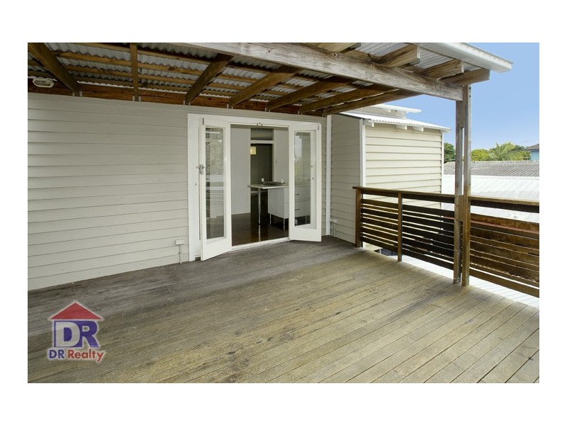 17 Campbell St, Scarborough QLD 4020