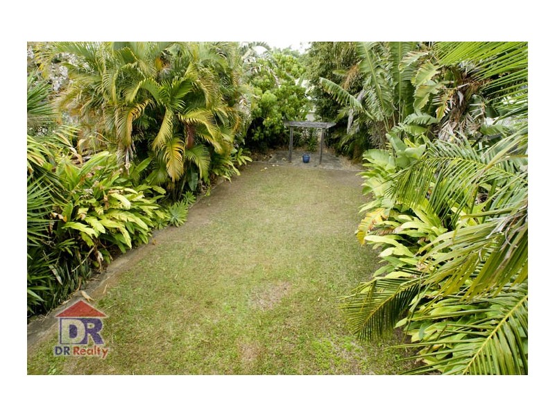 17 Campbell St, Scarborough QLD 4020