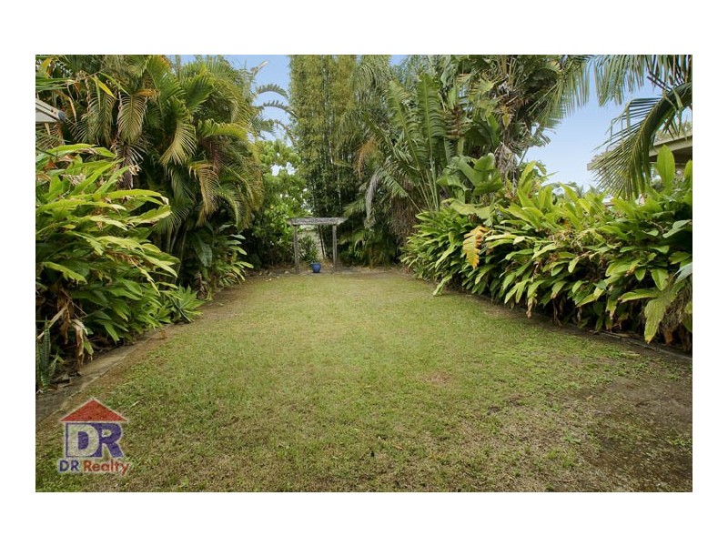 17 Campbell St, Scarborough QLD 4020