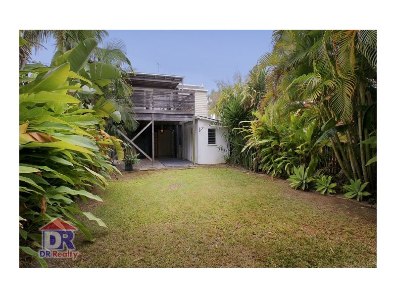 17 Campbell St, Scarborough QLD 4020