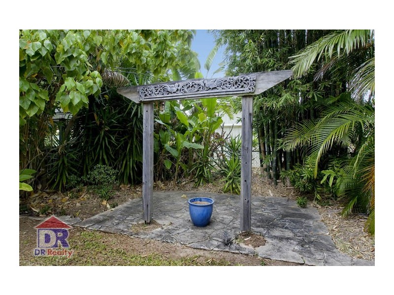 17 Campbell St, Scarborough QLD 4020