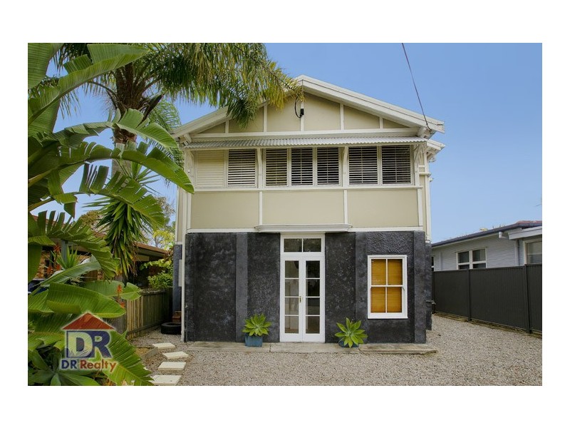 17 Campbell St, Scarborough QLD 4020