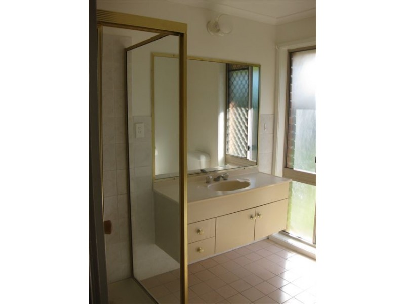 2 Hampshire Court, Kippa-ring QLD 4021