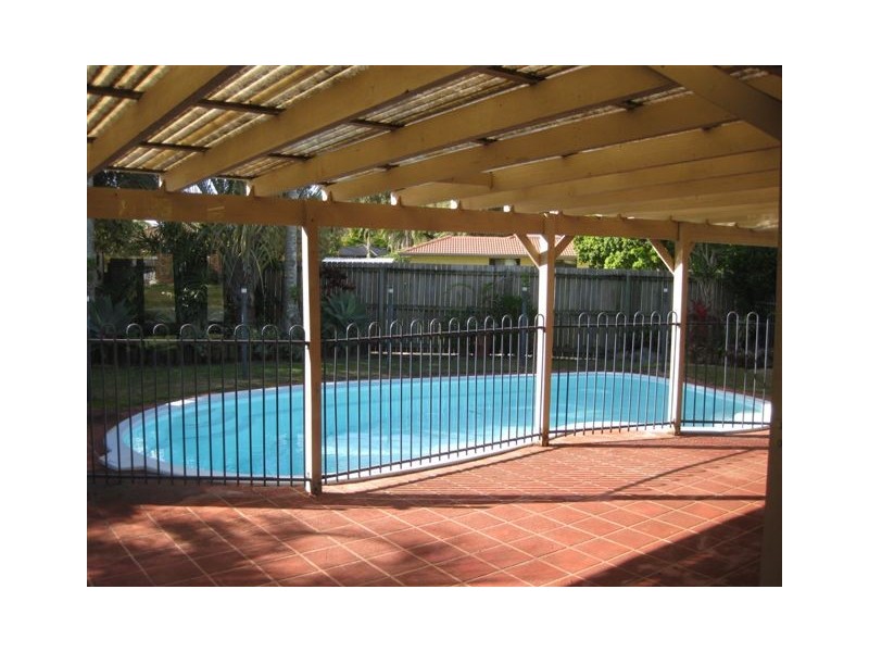 2 Hampshire Court, Kippa-ring QLD 4021