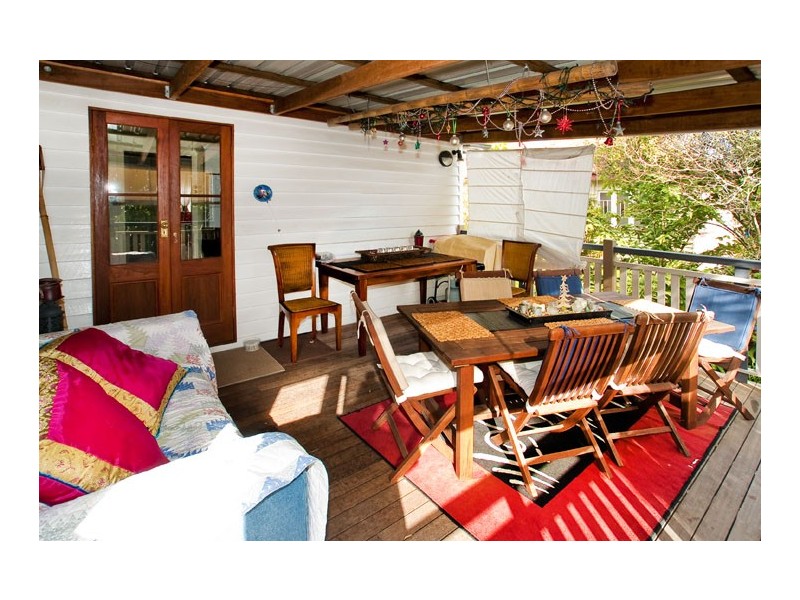 1 Prince Edward Pde, Redcliffe QLD 4020