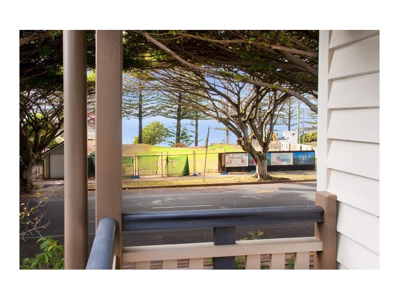1 Prince Edward Pde, Redcliffe QLD 4020