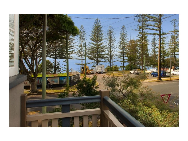 1 Prince Edward Pde, Redcliffe QLD 4020