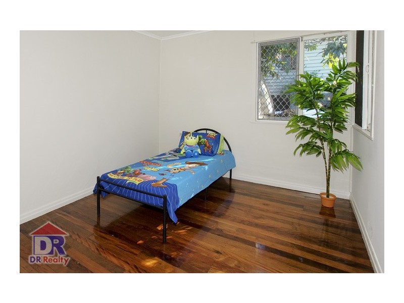 21a Turner St, Scarborough QLD 4020