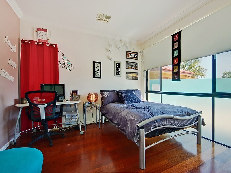 2 Thistle Ct, Newport QLD 4020