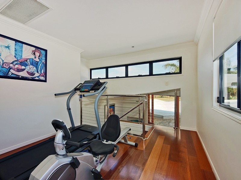 2 Thistle Ct, Newport QLD 4020