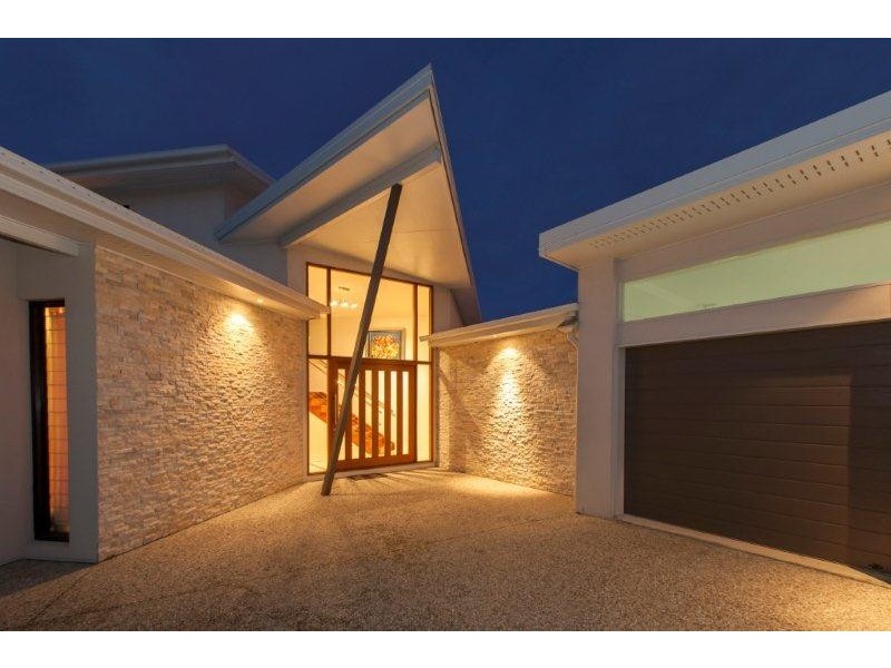 2 Thistle Ct, Newport QLD 4020