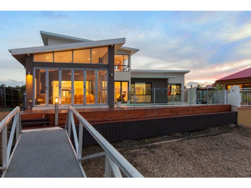 2 Thistle Ct, Newport QLD 4020