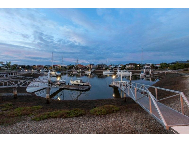 2 Thistle Ct, Newport QLD 4020