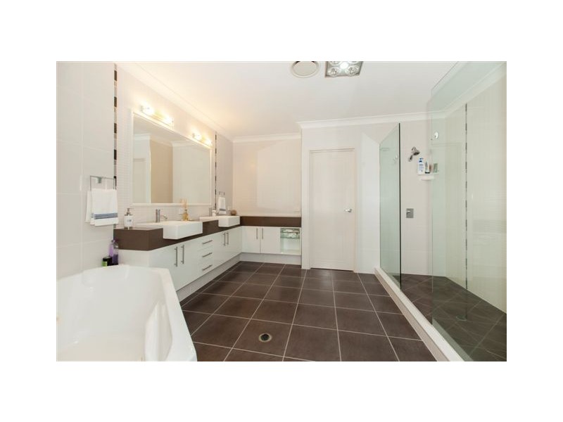 24 Aurora Pl, Newport QLD 4020