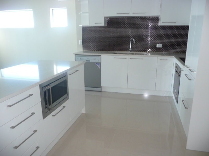 11/8-10 Georgina St, Woody Point QLD 4019