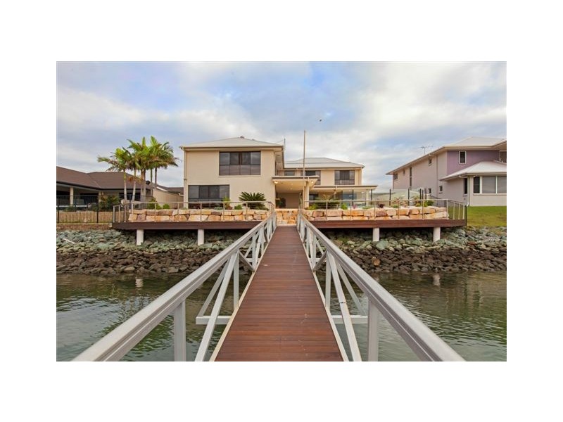 24 Aurora Place, Newport QLD 4020