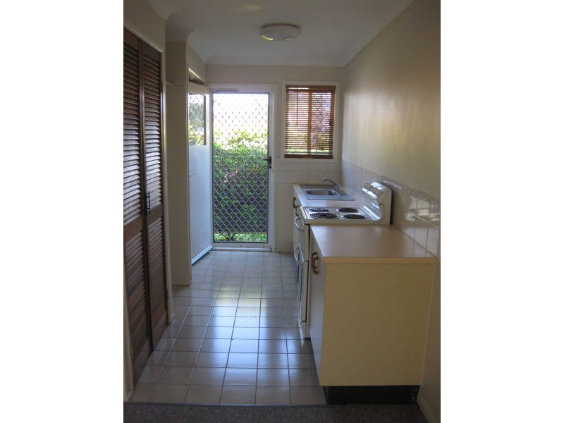 2/95 Kate Street, Woody Point QLD 4019