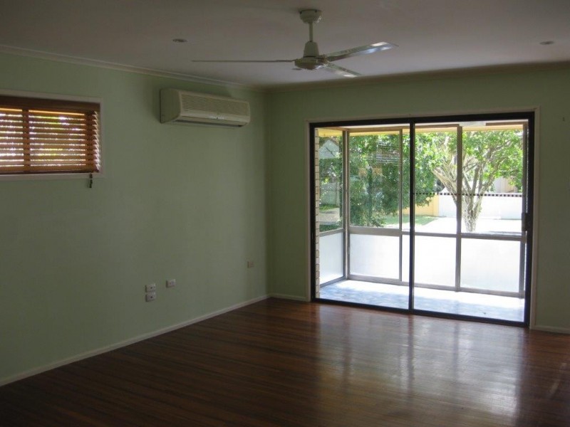 17 Brennan Rd, Scarborough QLD 4020