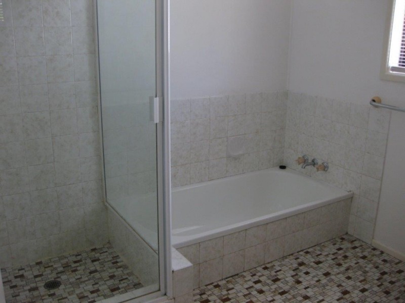 17 Brennan Rd, Scarborough QLD 4020