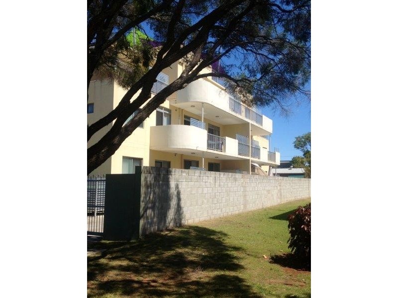 12/32 Rock St, Scarborough QLD 4020
