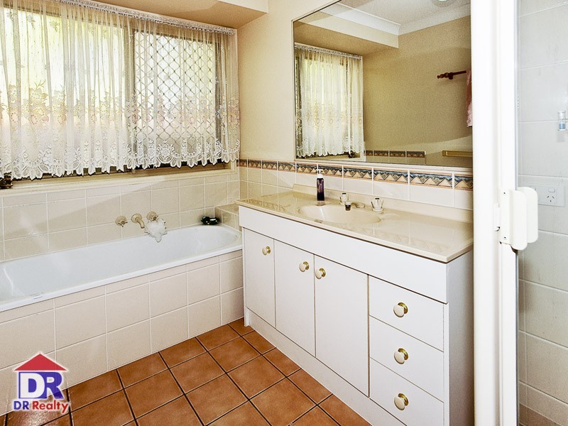 8 David Cl, Redcliffe QLD 4020