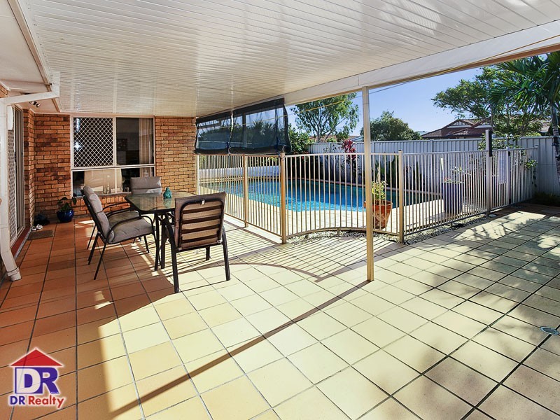 8 David Cl, Redcliffe QLD 4020