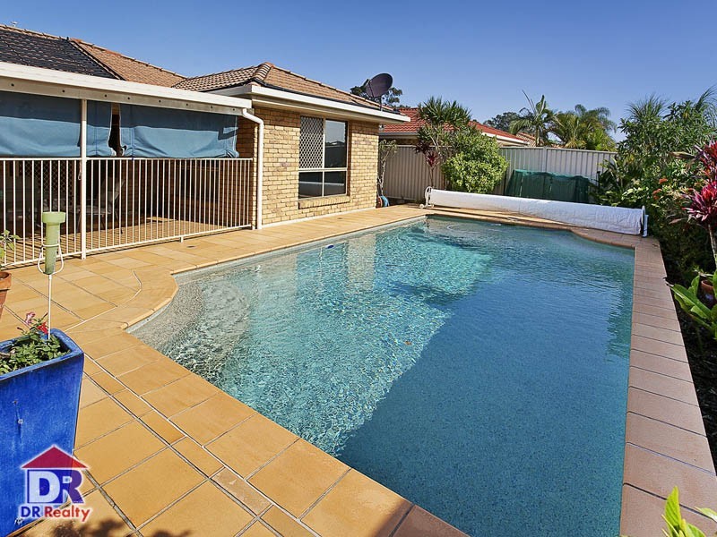 8 David Cl, Redcliffe QLD 4020