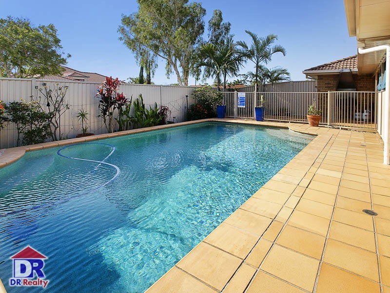 8 David Cl, Redcliffe QLD 4020