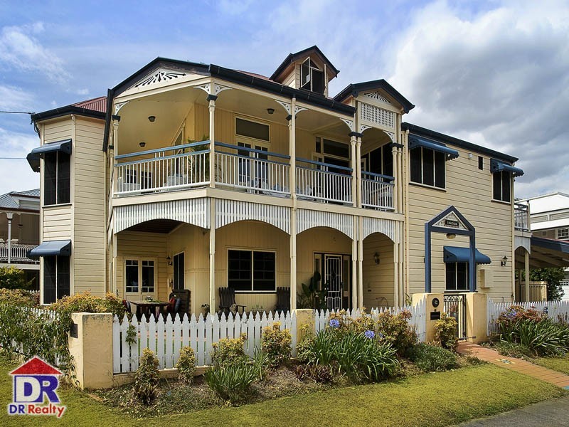 82 Park Pde, Shorncliffe QLD 4017