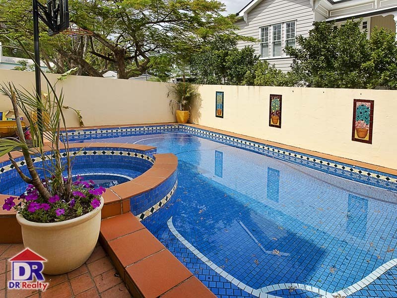 82 Park Pde, Shorncliffe QLD 4017