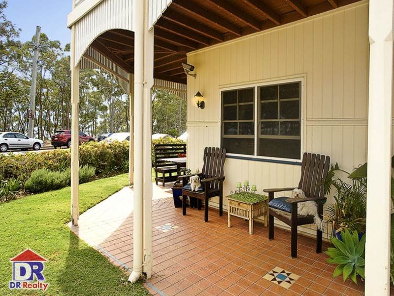 82 Park Pde, Shorncliffe QLD 4017