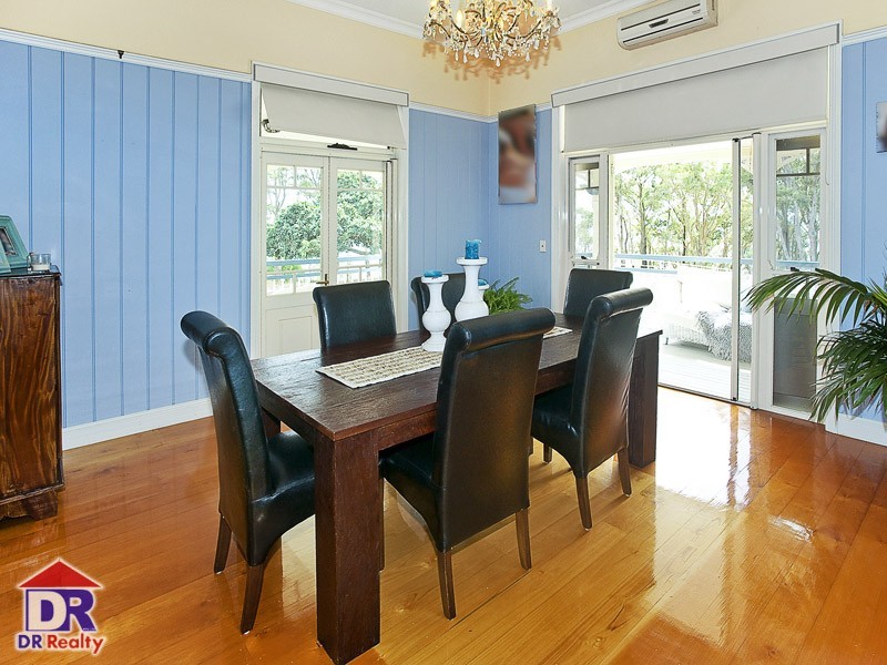 82 Park Pde, Shorncliffe QLD 4017