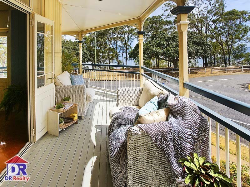 82 Park Pde, Shorncliffe QLD 4017