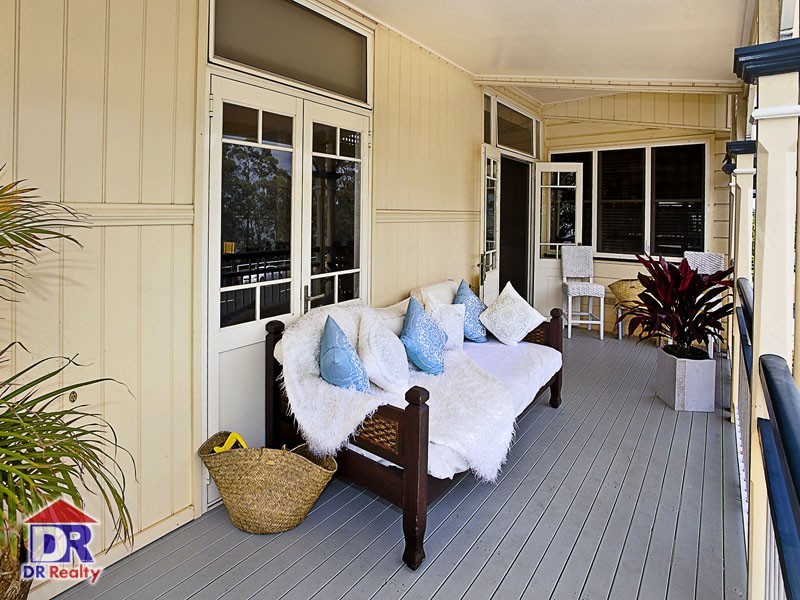 82 Park Pde, Shorncliffe QLD 4017