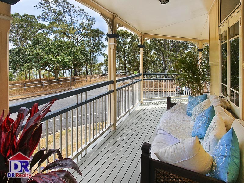 82 Park Pde, Shorncliffe QLD 4017
