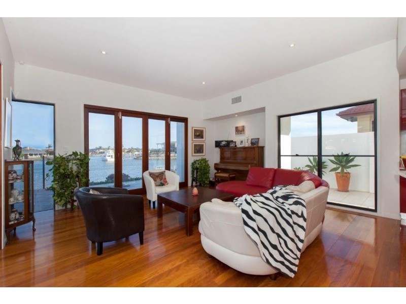 34 Aurora Place, Newport QLD 4020