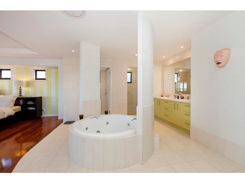 34 Aurora Place, Newport QLD 4020