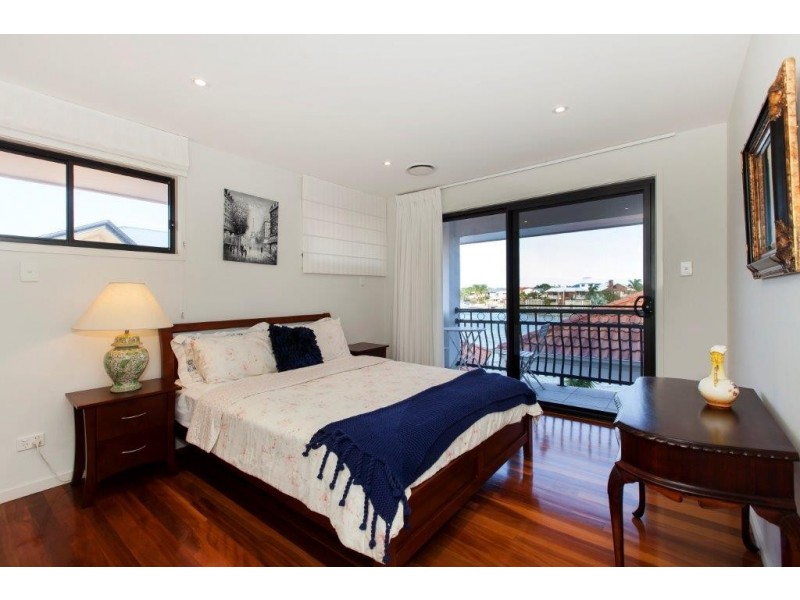 34 Aurora Place, Newport QLD 4020